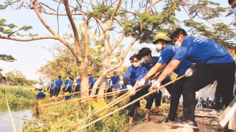 Thanh niên Thành phố Hồ Chí Minh trong một hoạt động tình nguyện. (Ảnh: THẾ ANH) 