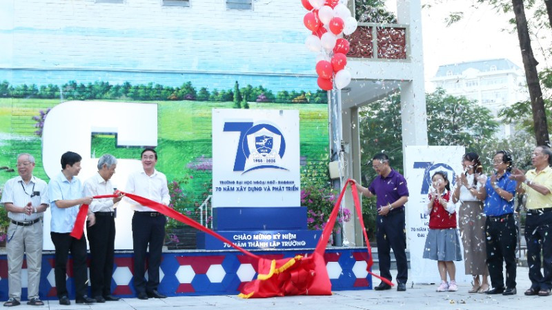 Năm 2025 đánh dấu cột mốc 70 năm xây dựng và phát triển của Trường đại học Ngoại ngữ - Đại học Quốc gia Hà Nội.