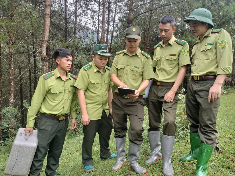 Lực lượng kiểm lâm tỉnh Sơn La phát huy tốt hiệu quả của thiết bị bay không người lái trong quản lý và bảo vệ rừng. (Ảnh: TUẤN NGHĨA)