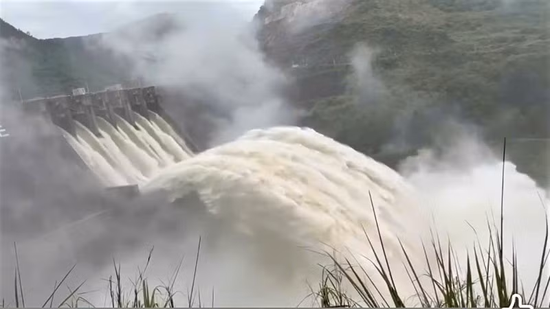 Vào lúc 7 giờ ngày 23/7, mực nước lòng hồ Thủy điện Bản Vẽ đang ở cao trình 199,3m; lưu lượng nước về hồ đạt 8.000m3/giây; lưu lượng xả 4.300 m3/giây. Các cửa của nhà máy thủy điện này cũng mở tối đa với 6 cửa.