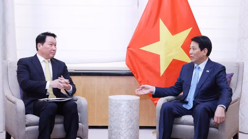 Chủ tịch nước Lương Cường tiếp Chủ tịch Tập đoàn SK, Chủ tịch Hiệp hội Thương mại và Công nghiệp Hàn Quốc Chey Tae-won. (Ảnh: TTXVN) 