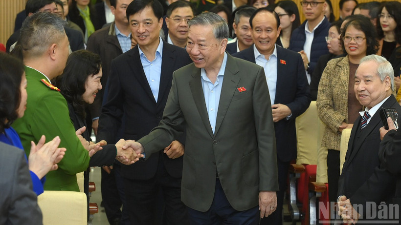 Tổng Bí thư Tô Lâm tiếp xúc cử tri thành phố Hà Nội sau Kỳ họp thứ 10, Quốc hội khóa XV. (Ảnh: ĐĂNG KHOA)