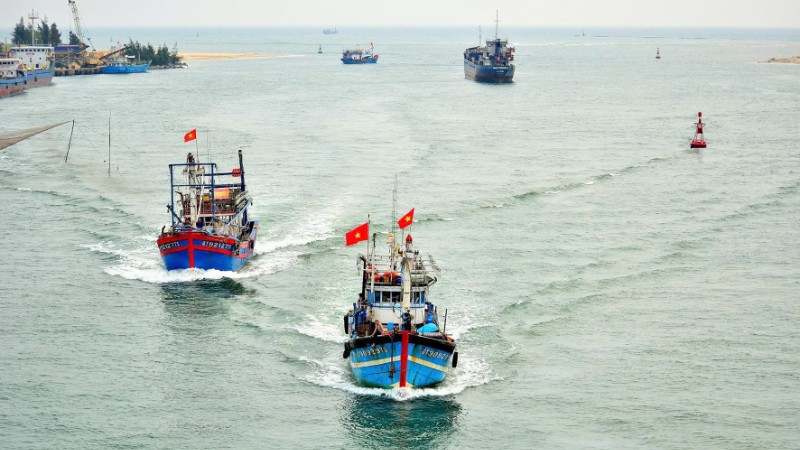 Ngư dân Quảng Trị vươn khơi bám biển, thực hiện nghiêm quy định chống khai thác IUU. (Ảnh TRẦN TUYỀN)