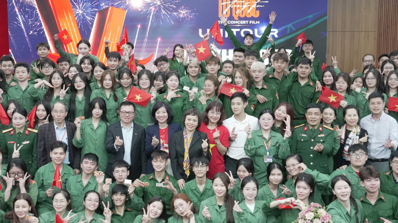 Màu xanh áo lính hòa cùng cờ đỏ sao vàng: Sinh viên Đại học Đại Nam với “Tổ quốc trong tim”