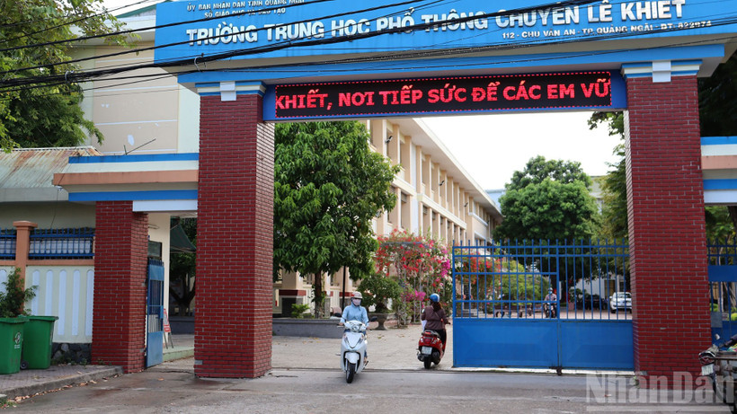 Học sinh trên địa bàn tỉnh Quảng Ngãi nghỉ học từ chiều 6/11 để bảo đảm an toàn trước bão số 13.