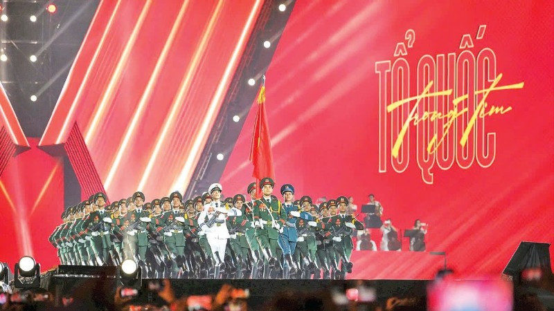 Chương trình Tổ quốc trong tim do Báo Nhân Dân phối hợp tổ chức, góp phần truyền cảm hứng về tình yêu quê hương đất nước và niềm tự hào dân tộc trong mỗi trái tim người Việt Nam. (Ảnh: THẾ ĐẠI)