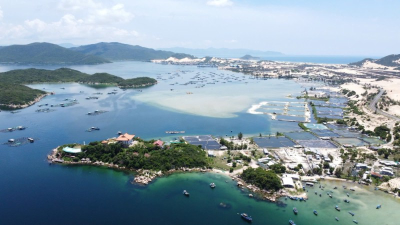 Một góc Khu kinh tế Vân Phong, tỉnh Khánh Hòa. (Ảnh: MINH CHIẾN)