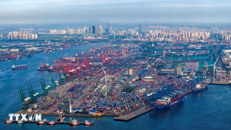 Quang cảnh cảng hàng hóa tại Thiên Tân, Trung Quốc. (Nguồn: THX/TTXVN)