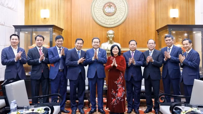 Chủ tịch Quốc hội Trần Thanh Mẫn chúc Tết Ủy ban Trung ương Mặt trận Tổ quốc Việt Nam. (Ảnh: Doãn Tấn/TTXVN)