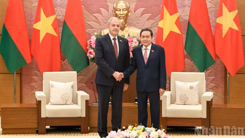 Chủ tịch Quốc hội Trần Thanh Mẫn và Chủ tịch Hạ viện Cộng hòa Belarus Igor Sergeyenko. (Ảnh: DUY LINH)