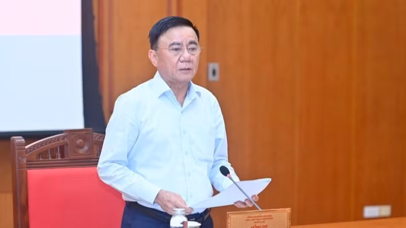 Đồng chí Trần Cẩm Tú, Ủy viên Bộ Chính trị, Thường trực Ban Bí thư đã ký ban hành Kết luận số 205-KL/TW ngày 7/11/2025 của Bộ Chính trị về một số giải pháp đột phá trong tuyển dụng, bố trí, sử dụng, đãi ngộ cán bộ. (Ảnh: ĐĂNG KHOA)