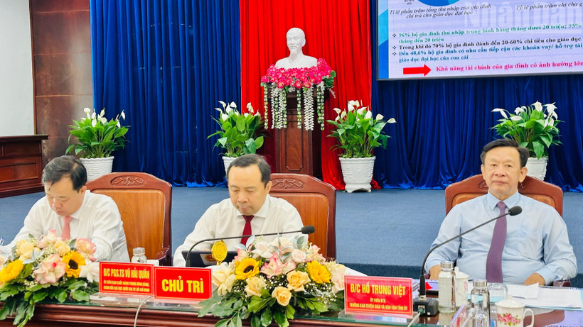 Các đồng chí lãnh đạo chủ trì Hội thảo. (Ảnh: TRỌNG DUY)