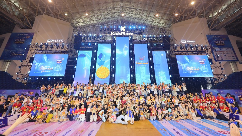 Festival “Mẹ bầu và Em bé 2025” với nhiều hoạt động phong phú và sự tham gia hào hứng của các gia đình.