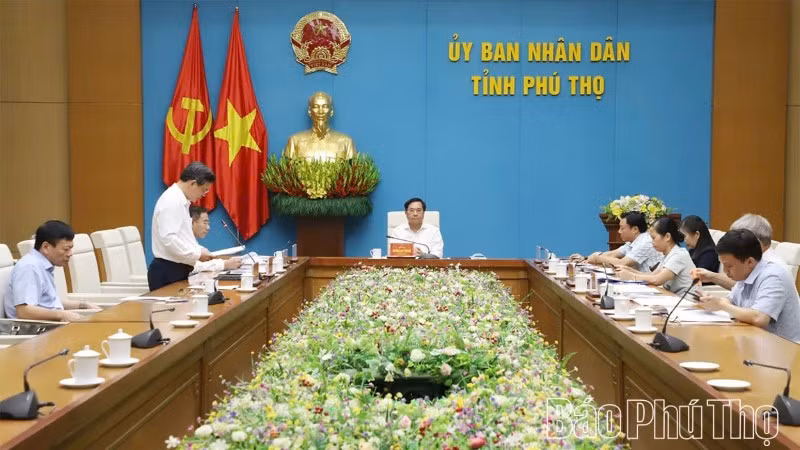 Ủy ban nhân dân tỉnh Phú Thọ họp về cơ chế phân cấp quản lý tài chính ngành giáo dục, y tế.