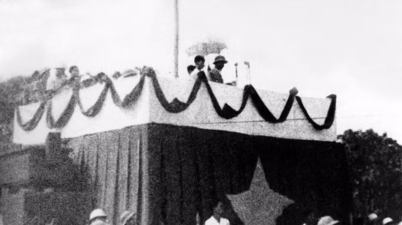 Chủ tịch Hồ Chí Minh đọc Tuyên ngôn Độc lập, sáng 2/9/1945. (Ảnh tư liệu: TTXVN)