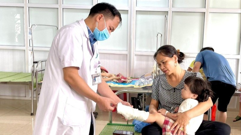 Số lượng trẻ nhập viện điều trị tại Bệnh viện Sản-Nhi Ninh Bình do tai nạn giao thông tăng cao. 