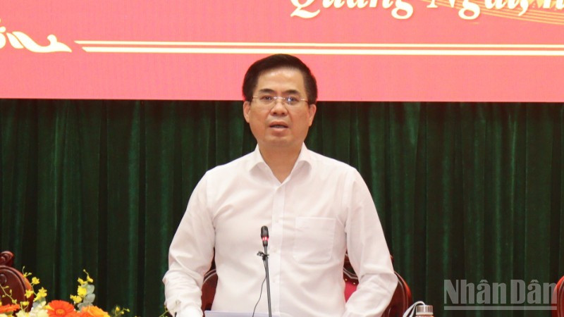 Chủ tịch Ủy ban nhân dân tỉnh Quảng Ngãi Nguyễn Hoàng Giang phát biểu kết luận phiên họp.
