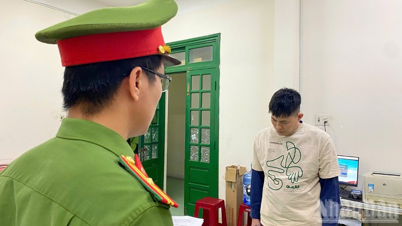 Cơ quan Cảnh sát điều tra Công an tỉnh Quảng Ngãi bắt giữ khẩn cấp đối với Võ Văn Tin, người cha ôm 2 con nhảy cầu tự tử.