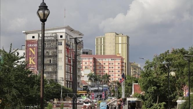 Phía Campuchia được chụp từ trạm kiểm soát biên giới Ban Pakkad ở quận Khlong Yai, tỉnh Chanthaburi, Thái Lan, ngày 16/6/2025. (Ảnh tư liệu: THX/TTXVN)