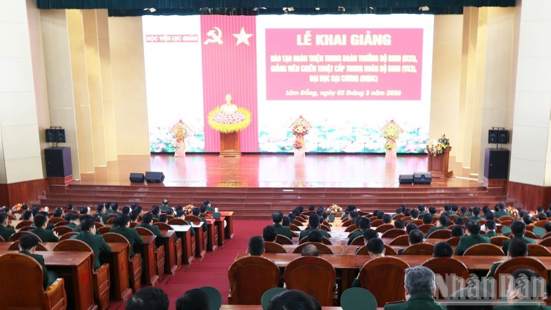 Quang cảnh lễ khai giảng.