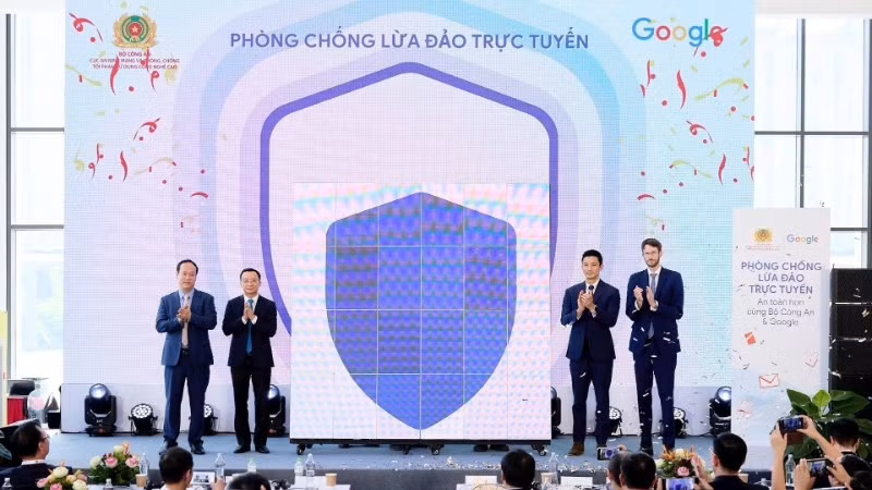 Ngày 26/6/2025, Cục An ninh mạng và Phòng, chống tội phạm sử dụng công nghệ cao (Bộ Công an) cùng Google công bố hợp tác triển khai chiến dịch Phòng chống lừa đảo trực tuyến. (Ảnh BCA)