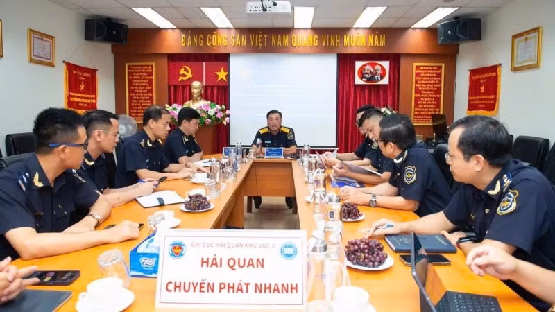 Họp bàn về công tác chuyển đổi số tại Hải quan Chuyển phát nhanh.