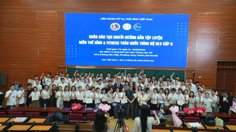 Mô hình đào tạo kết hợp trực tiếp và trực tuyến thu hút hơn 200 học viên trên cả nước.