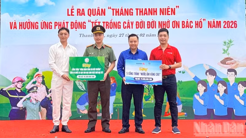Trao tặng các công trình thanh niên.