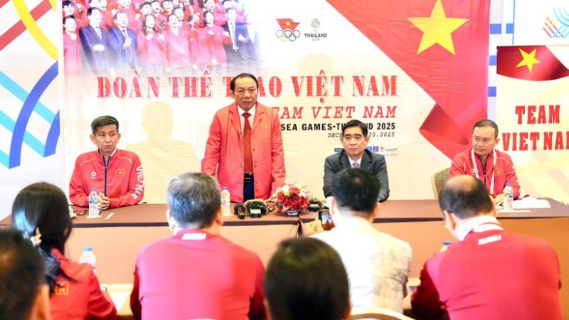 Đồng chí Nguyễn Văn Hùng, Ủy viên Trung ương Đảng, Bộ trưởng Văn hóa, Thể thao và Du lịch, Chủ tịch Ủy ban Olympic Việt Nam thăm và động viên Đoàn Thể thao Việt Nam trong thời gian tham gia tranh tài tại SEA Games 33 ở Thái Lan.