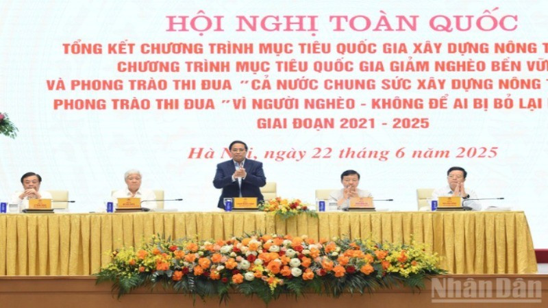 Thủ tướng Chính phủ Phạm Minh Chính chủ trì Hội nghị tổng kết Chương trình mục tiêu quốc gia về xây dựng nông thôn mới, giảm nghèo bền vững. (Ảnh: TRẦN HẢI)