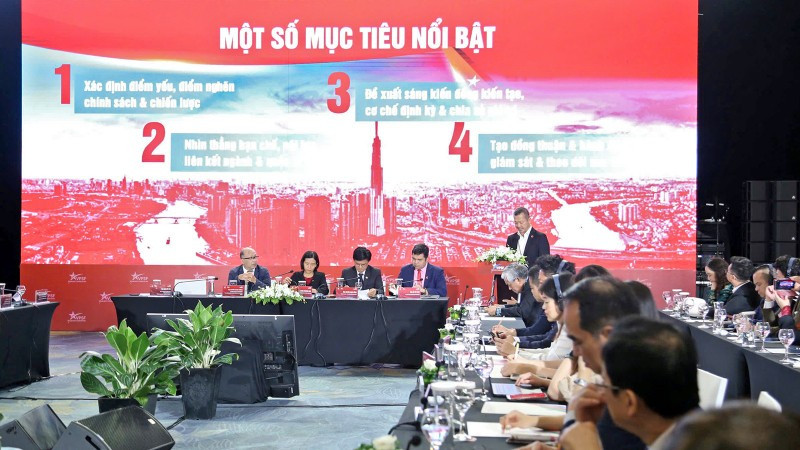 Các đại biểu thảo luận tại một trong những chuyên đề tại phiên đối thoại cấp Bộ của Diễn đàn Kinh tế tư nhân Việt Nam (VPSF) 2025.