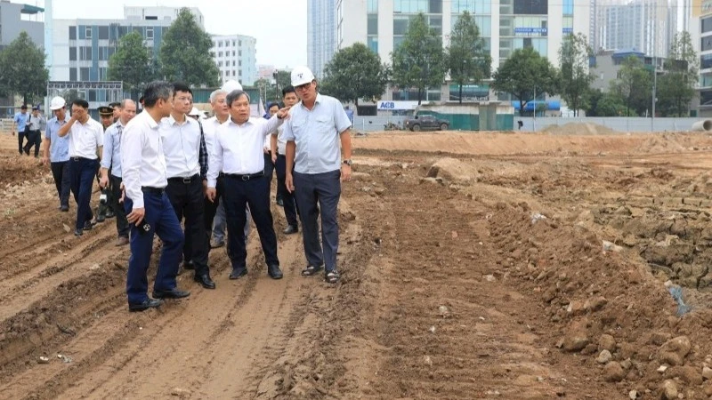 Hà Nội kiểm tra tiến độ hai dự án khẩn cấp chống ngập tại hồ Đồng Bông 2 và kênh Thụy Phương