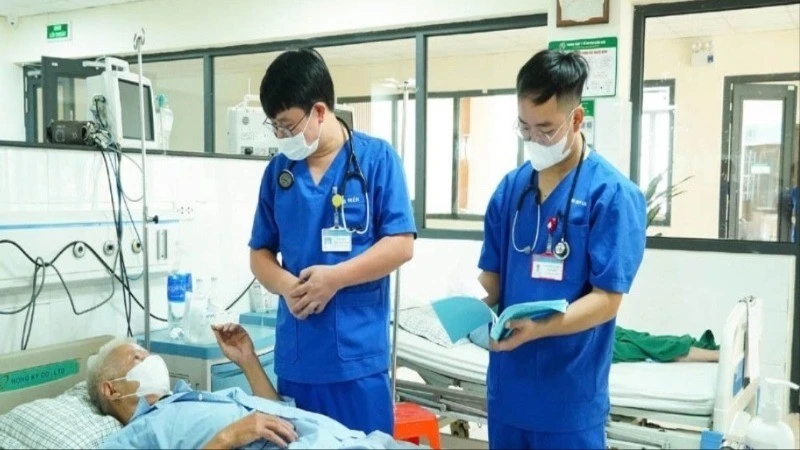 Người bệnh N.H.T được cấp cứu điều trị ban đầu tại Trung tâm y tế huyện Cẩm Khê.