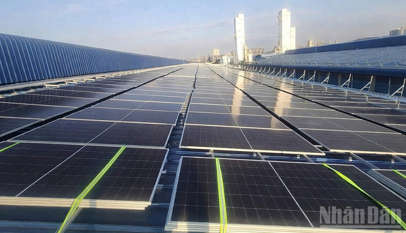 Hệ thống pin điện mặt trời áp mái tại Khu liên hợp sản xuất gang thép Hòa Phát Dung Quất.