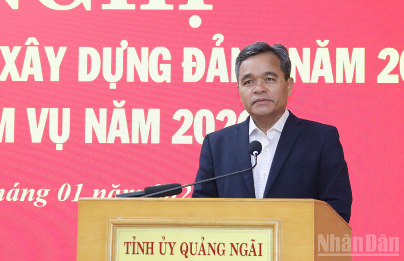 Đồng chí Hồ Văn Niên, Ủy viên Trung ương Đảng, Bí thư Tỉnh ủy Quảng Ngãi phát biểu chỉ đạo hội nghị.