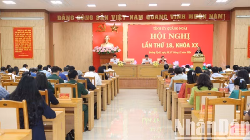 Để lãnh đạo và chỉ đạo cấp xã đi vào hoạt động từ ngày 1/7, Tỉnh ủy Quảng Ngãi điều động 40 cán bộ thuộc diện Ban Thường vụ Tỉnh ủy Quảng Ngãi quản lý về xã giữ các chức danh chủ chốt.