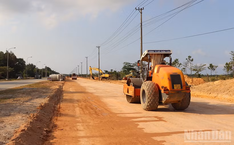 Giai đoạn 2026-2030, tỉnh Quảng Ngãi dự kiến dành khoảng 46.000 tỷ đồng vốn đầu tư công để phát triển kết cấu hạ tầng liên kết vùng, kết nối nội vùng.