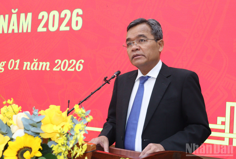 Đồng chí Hồ Văn Niên, Ủy viên Trung ương Đảng, Bí thư Tỉnh ủy Quảng Ngãi phát biểu chỉ đạo hội nghị.