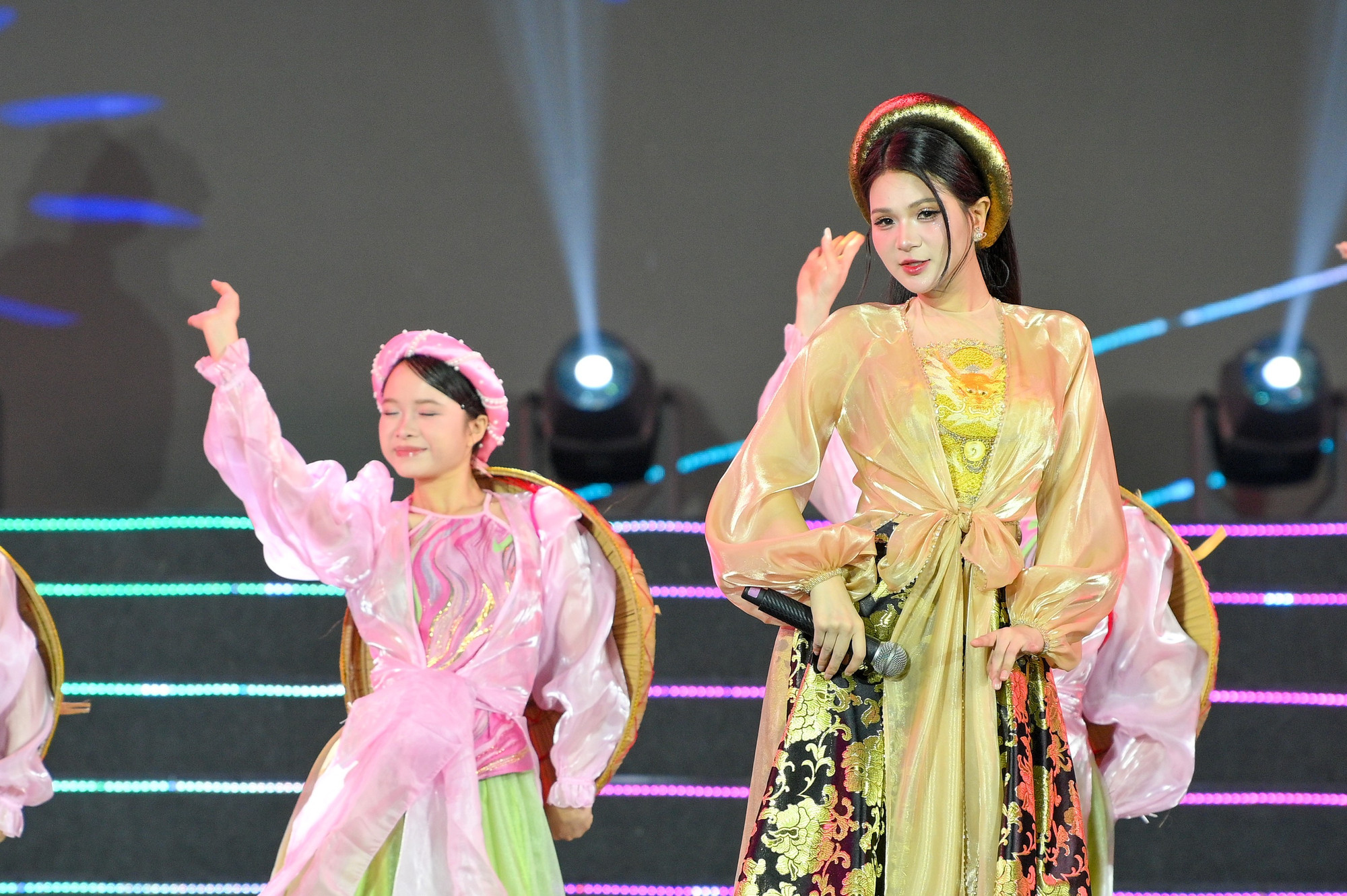 Bế mạc “Festival Thăng Long-Hà Nội năm 2025” be-mac-festivan-thu-hn-7440.jpg