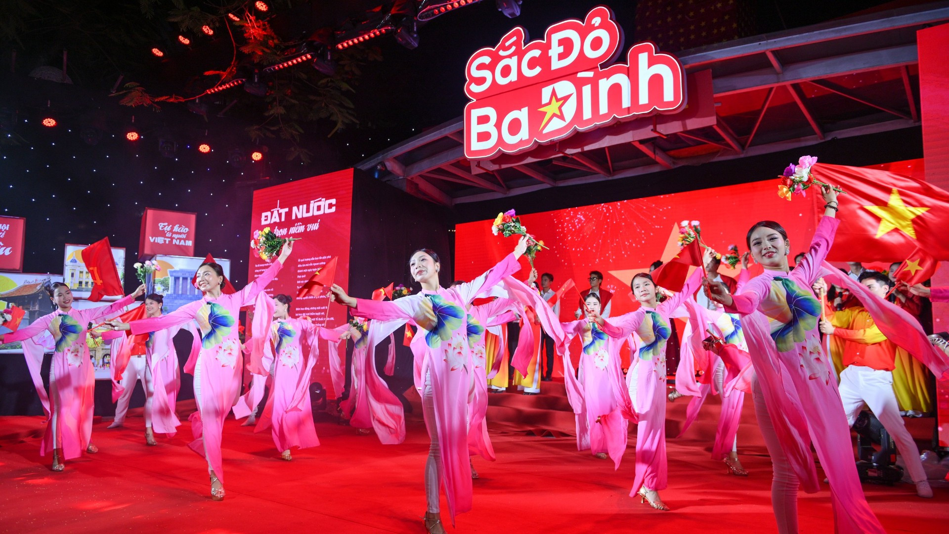 Những tiết mục nghệ thuật tại chương trình “Sắc đỏ Ba Đình”.