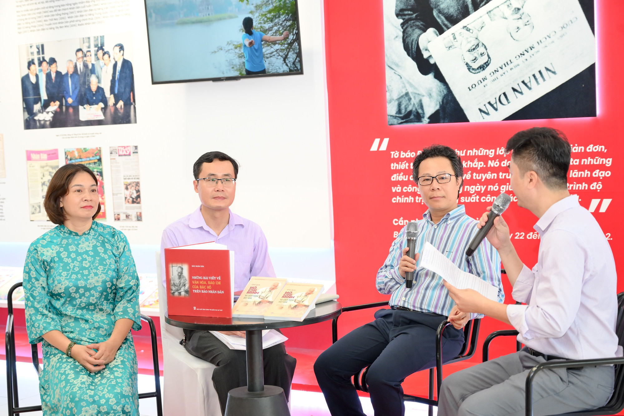Sự kiện giới thiệu cuốn sách" Những bài viết về văn hóa, báo chí của Bác Hồ trên Báo Nhân Dân" được tổ chức vào sáng 20/6. hoi-bao-3247.jpg