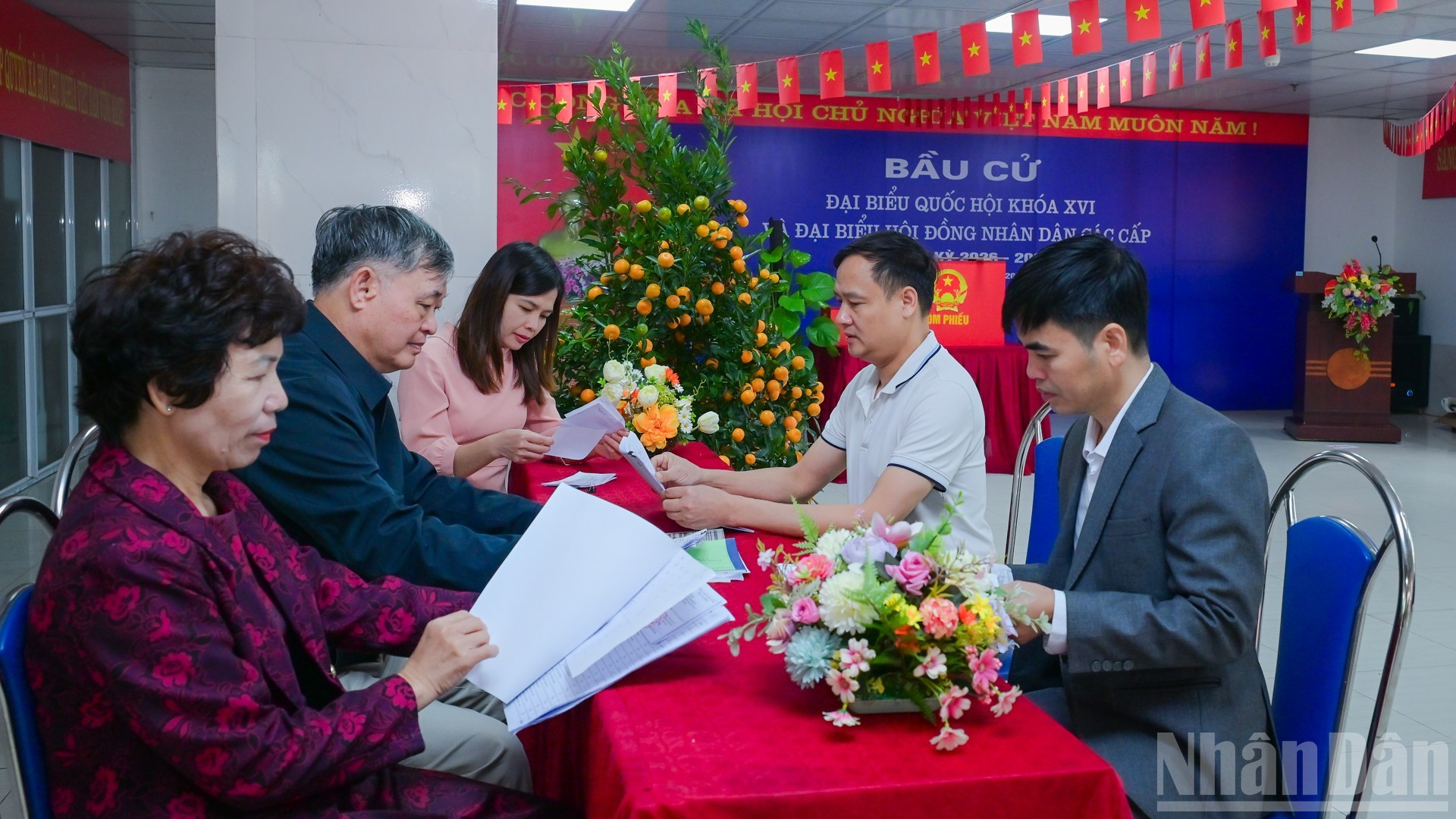 Tại tổ bầu cử số 2, khu vực 13 xã Thuận An (Thành phố Hà Nội) mọi công tác chuẩn bị cho "Ngày hội non sông" đã sẵn sàng.