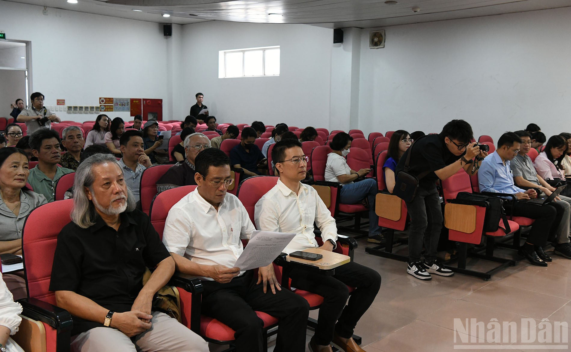 Sự kiện có sự tham dự của lãnh đạo Ban Quản lý Dự án, đại diện các tổ chức quốc tế, tổ chức phi chính phủ (NGO), cơ quan báo chí, chuyên gia môi trường và đông đảo nghệ sĩ nhiếp ảnh. ndo_br_2-phat-dong-cuoc-thi-moi-truong.jpg