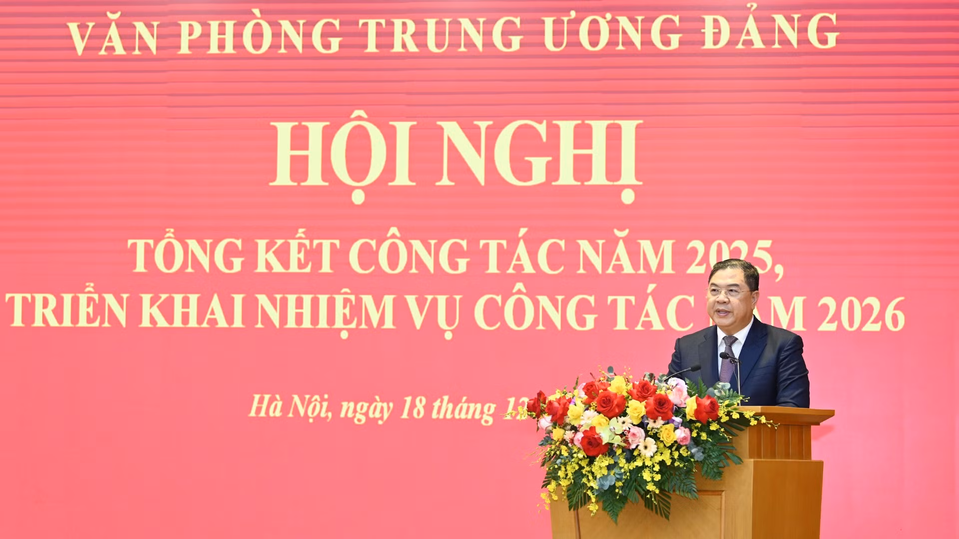 Đồng chí Phạm Gia Túc, Ủy viên Trung ương Đảng, Chánh Văn phòng Trung ương Đảng phát biểu chỉ đạo hội nghị. 