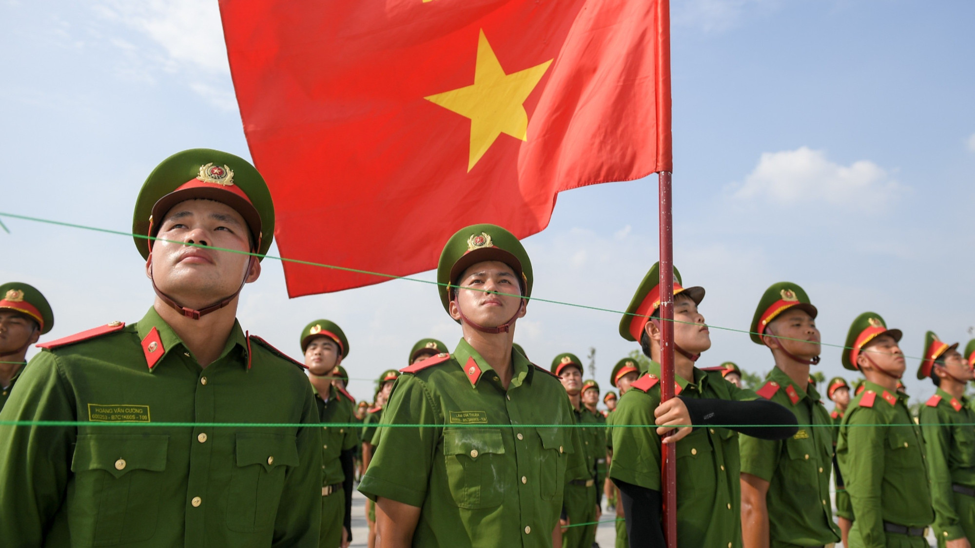 Chiều cao trung bình của các chiến sĩ là 1,78m. Chiến sĩ xếp ở hàng trên cùng đạt 1,85m, hàng dưới cùng khoảng 1,70m, được tuyển chọn kỹ lưỡng, đồng đều. ndo_br_a80-chuong-my-0070.jpg