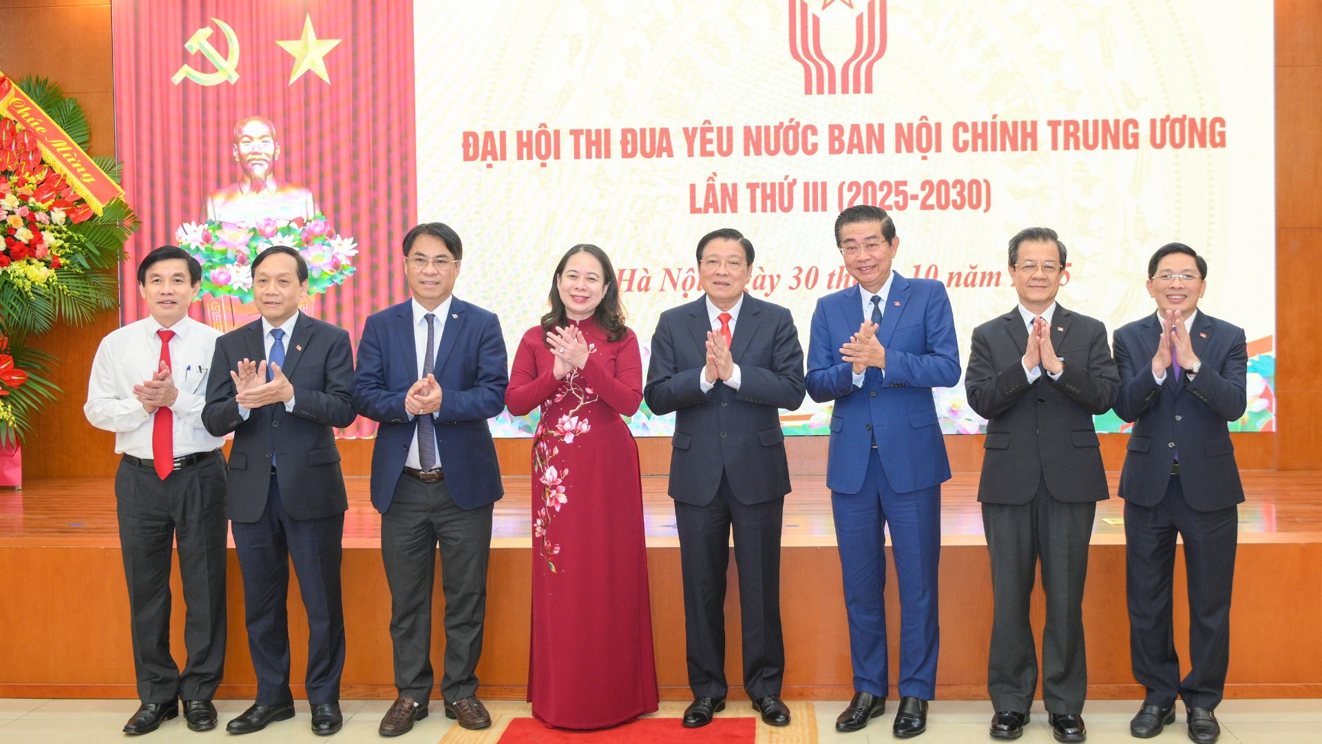 Đồng chí Phan Đình Trạc, Ủy viên Bộ Chính trị, Bí thư Trung ương Đảng, Trưởng Ban Nội chính Trung ương và Phó Chủ tịch nước Võ Thị Ánh Xuân, Phó Chủ tịch thứ nhất Hội đồng Thi đua-Khen thưởng Trung ương cùng các đại biểu tại Đại hội.