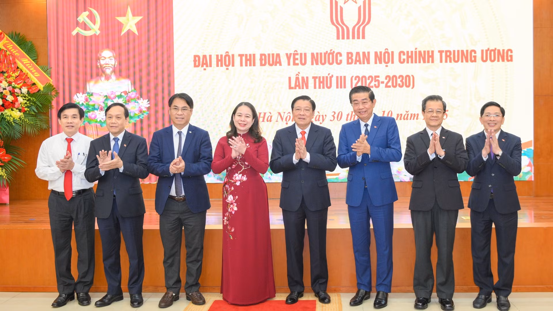 Đồng chí Phan Đình Trạc, Ủy viên Bộ Chính trị, Bí thư Trung ương Đảng, Trưởng Ban Nội chính Trung ương và Phó Chủ tịch nước Võ Thị Ánh Xuân, Phó Chủ tịch thứ nhất Hội đồng Thi đua-Khen thưởng Trung ương cùng các đại biểu tại Đại hội.
