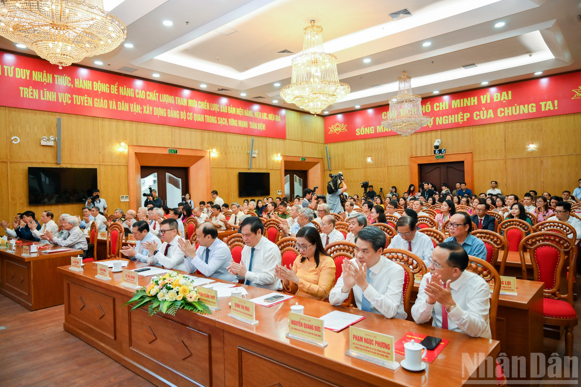 Các đại biểu dự gặp mặt. ndo_br_ban-tuyen-giao-gap-mat-bao-chi-2683.jpg