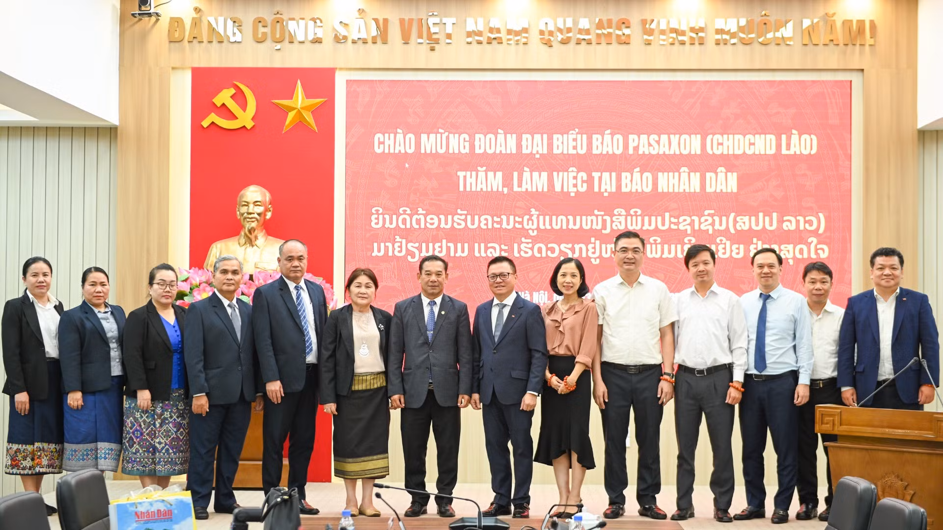 Các đại biểu tại buổi làm việc.