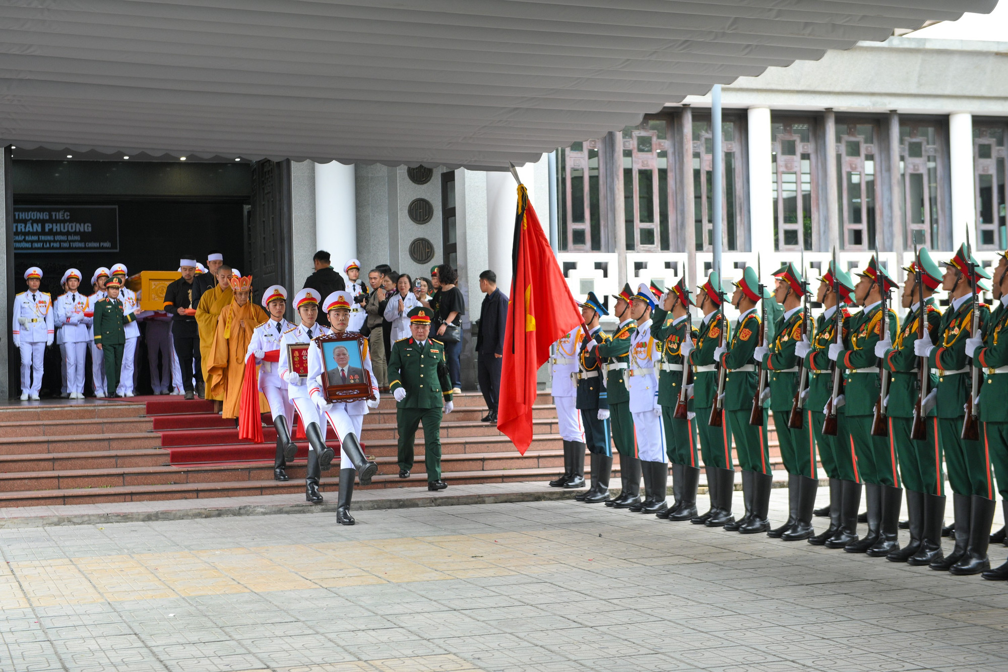 tang-le-tran-phuong-2101.jpg